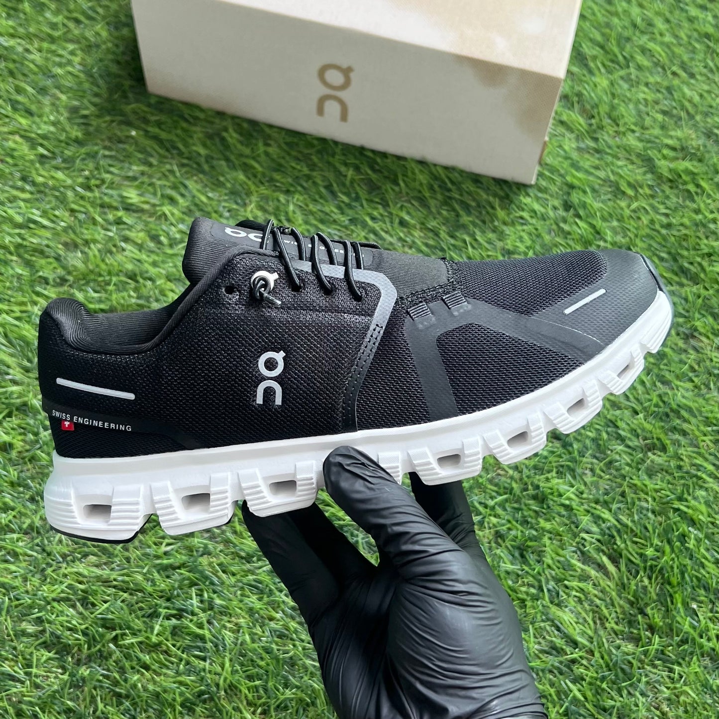 On Running Cloud 6 “Black White”