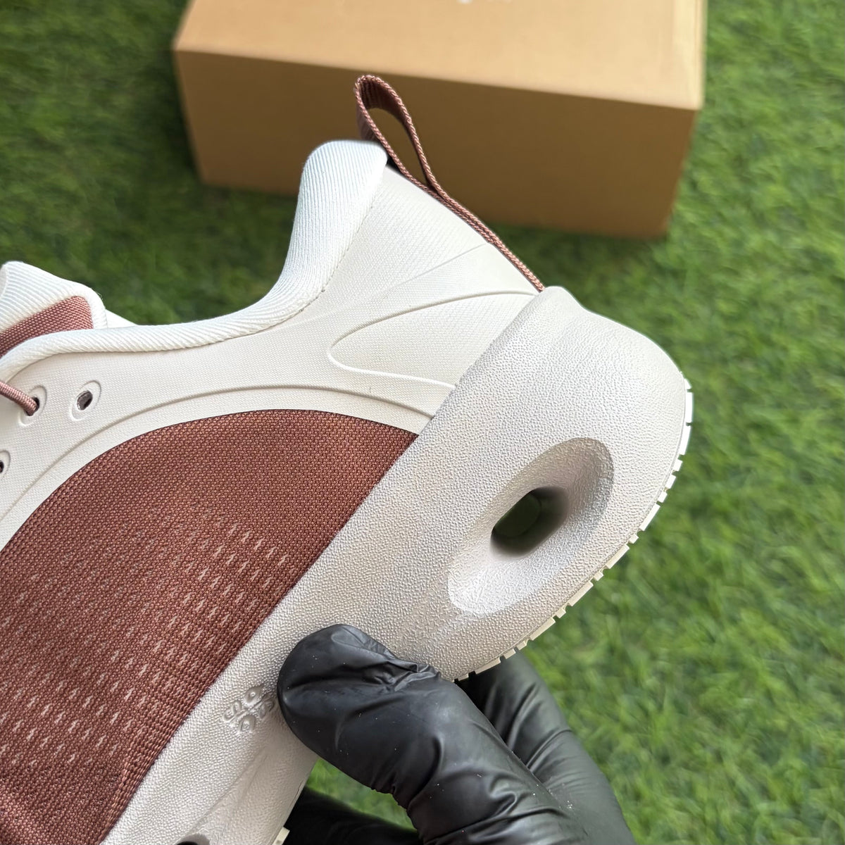 On Running Cloudsolo LOEWE Black Eggshell “Taupe”