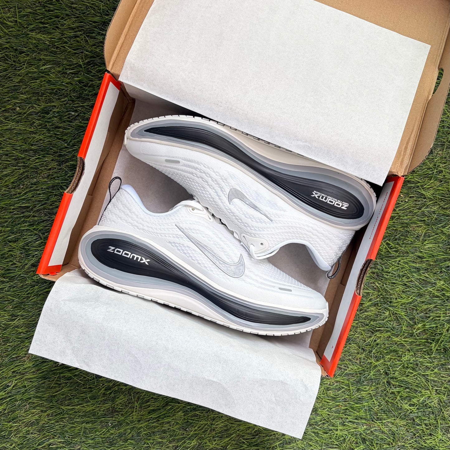 Nike Vomero Plus "White / Black"