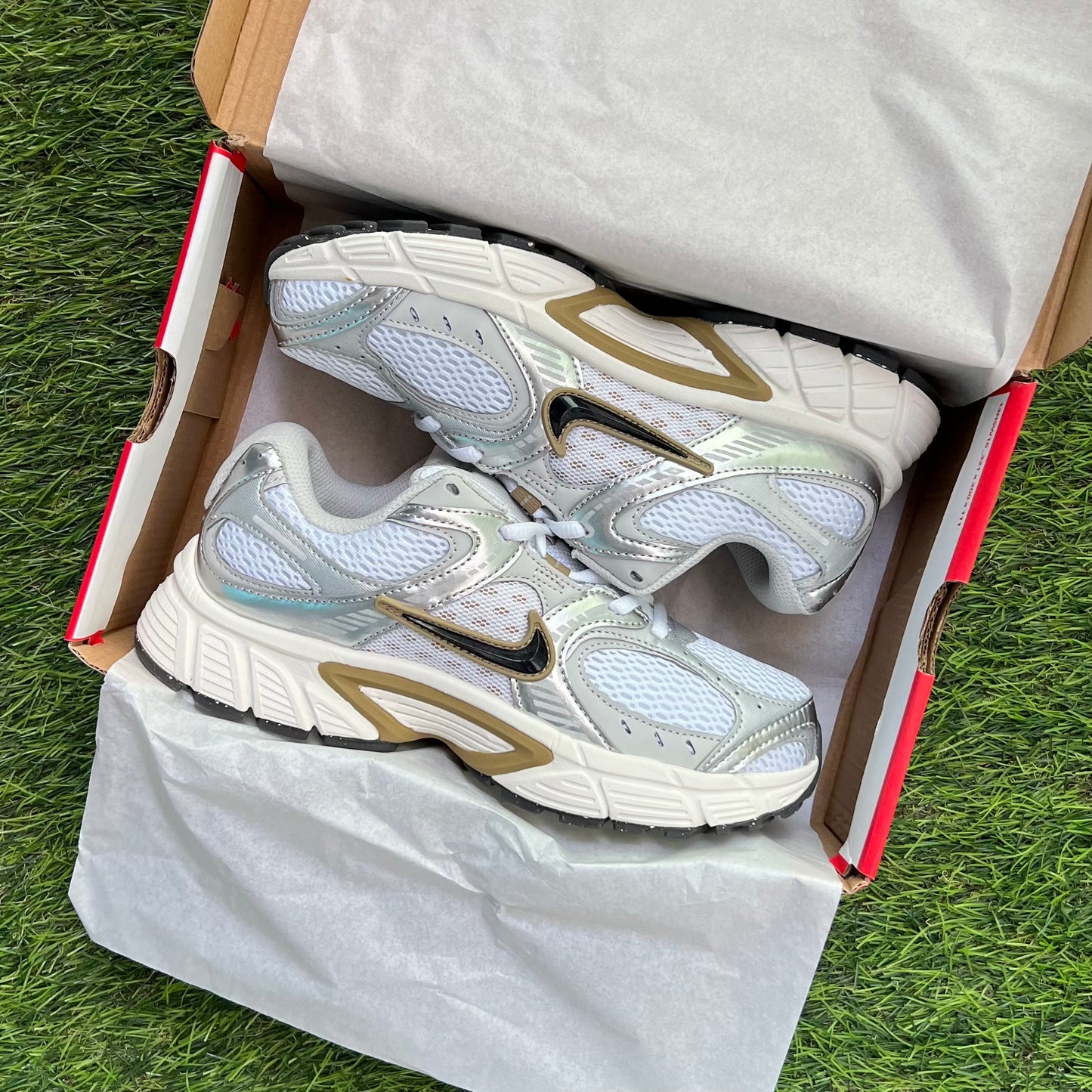 Nike V5 RNR “Parachute Beige Metallic Pewter”