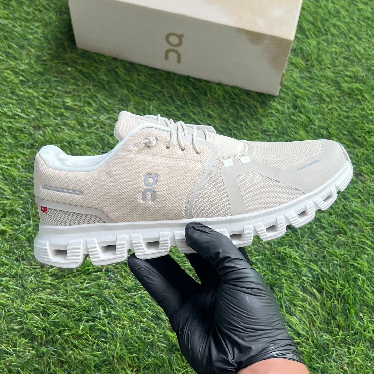 On Cloud 6 "Pearl White”