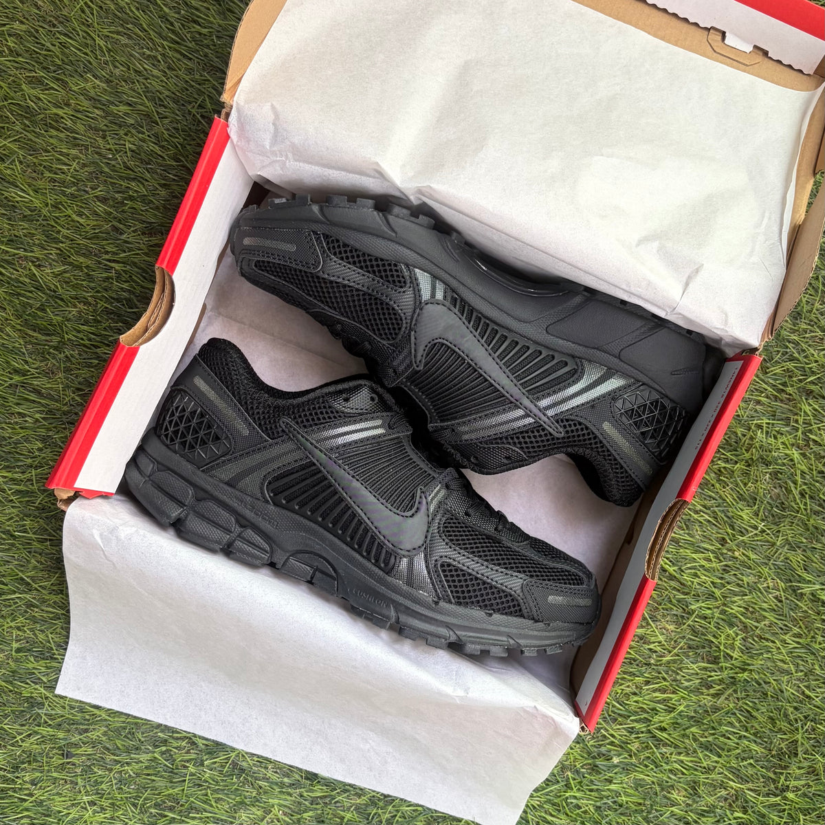 Nike Zoom Vomero 5 "Triple Black"