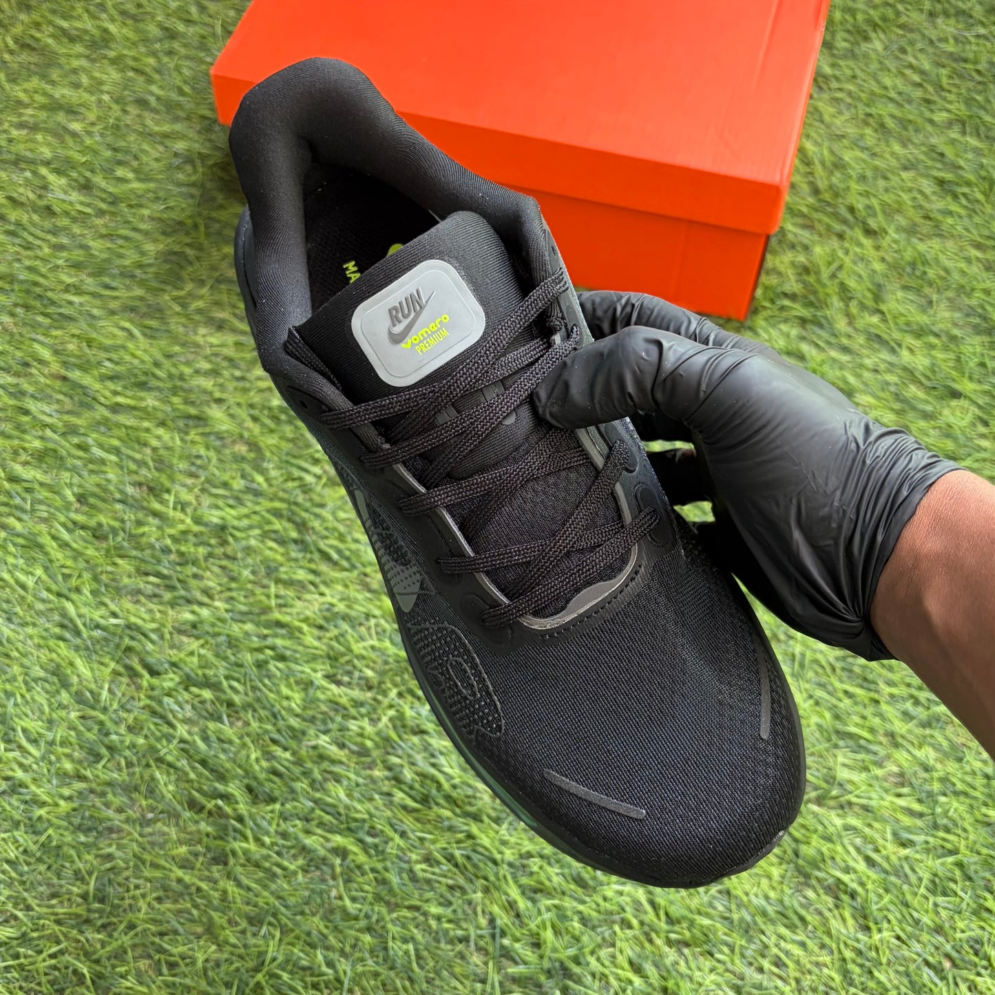 Nike Vomero Premium “Black Anthracite”