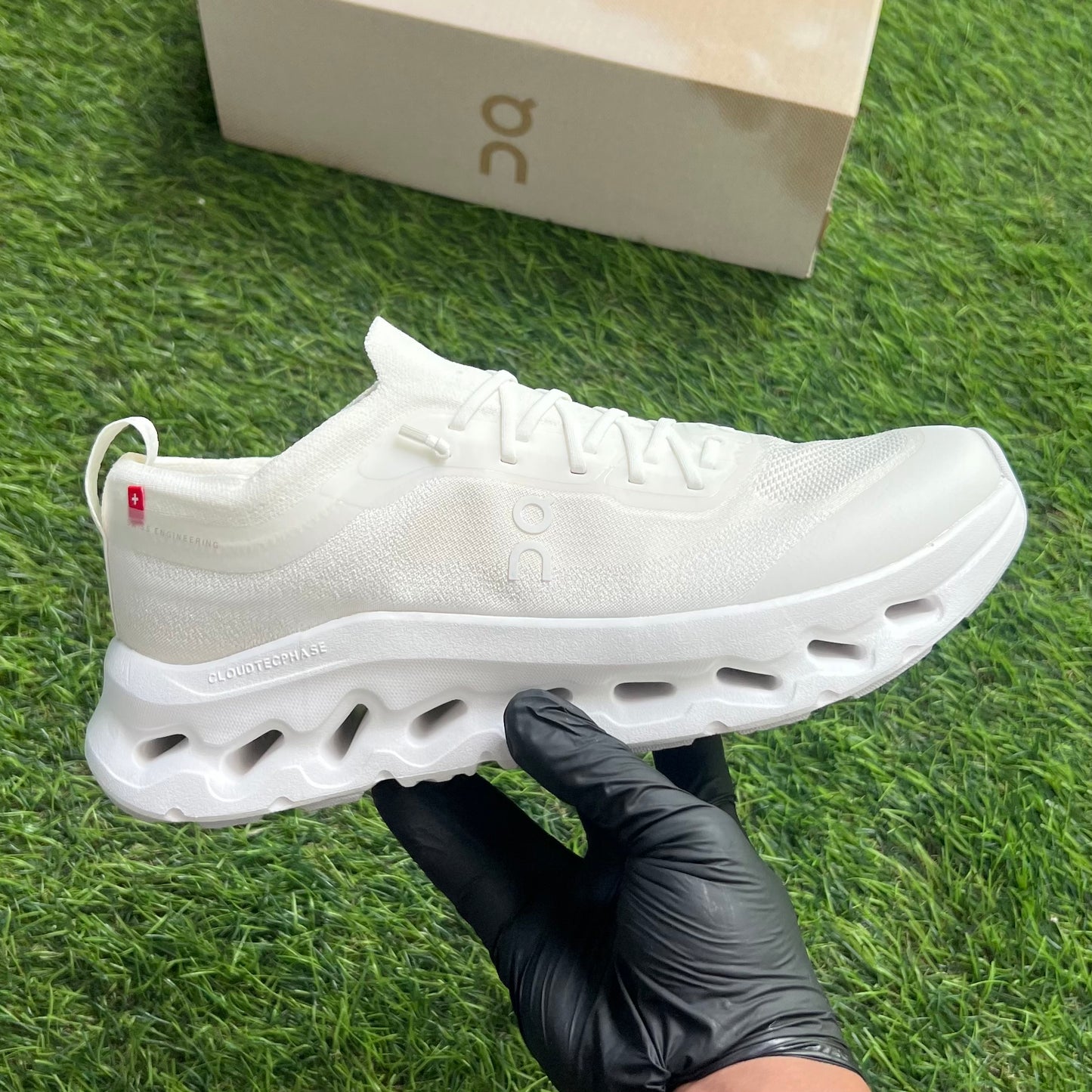 On Cloudtilt Moon “Triple White”