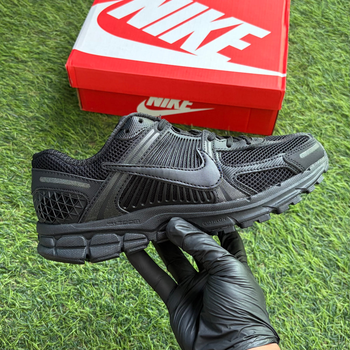 Nike Zoom Vomero 5 "Triple Black"