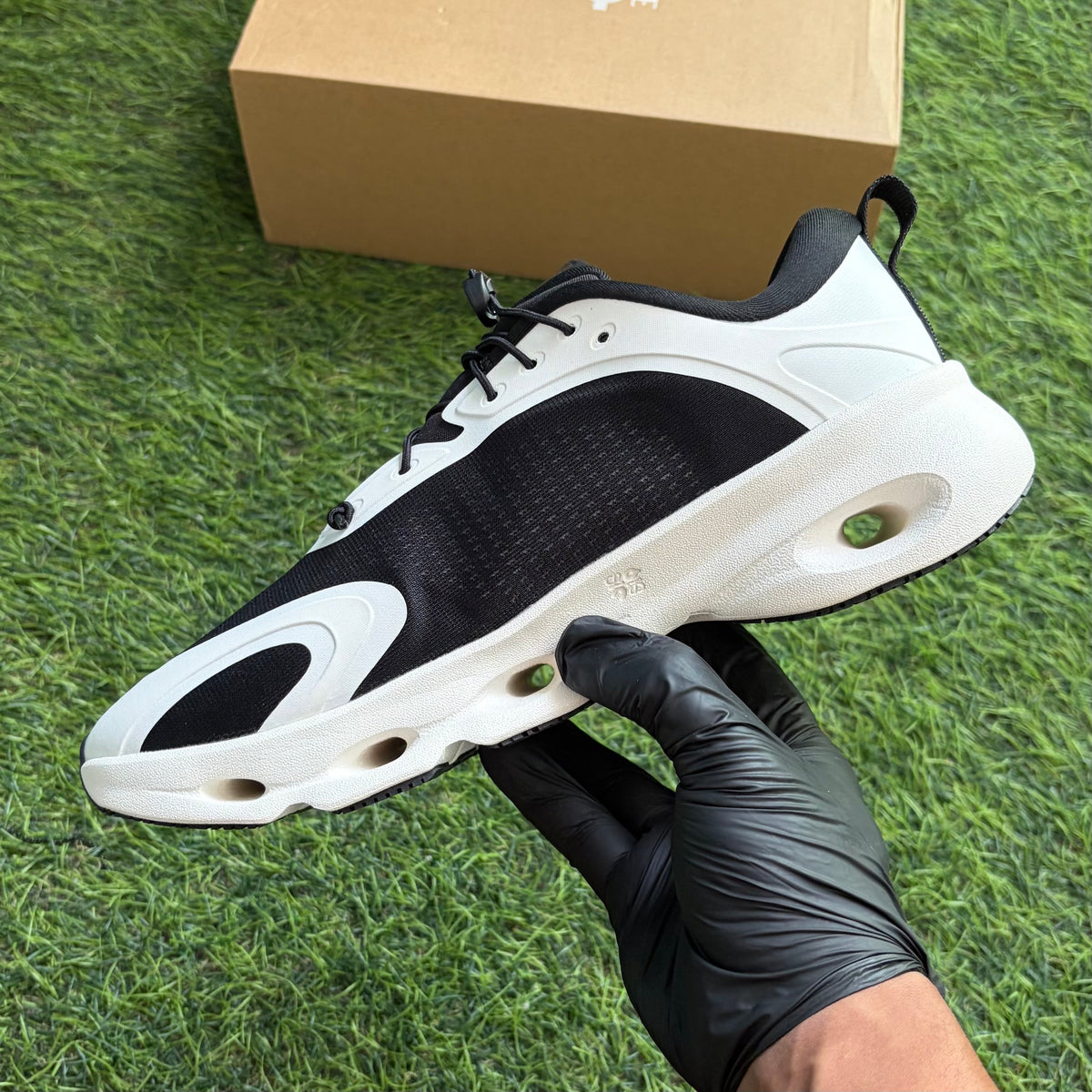 On Running Cloudsolo LOEWE Black Eggshell “Black”