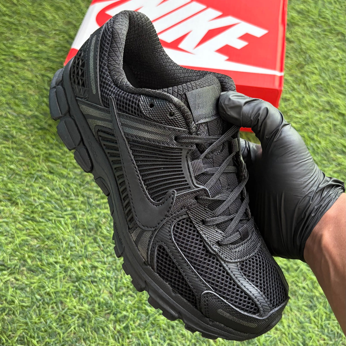 Nike Zoom Vomero 5 "Triple Black"