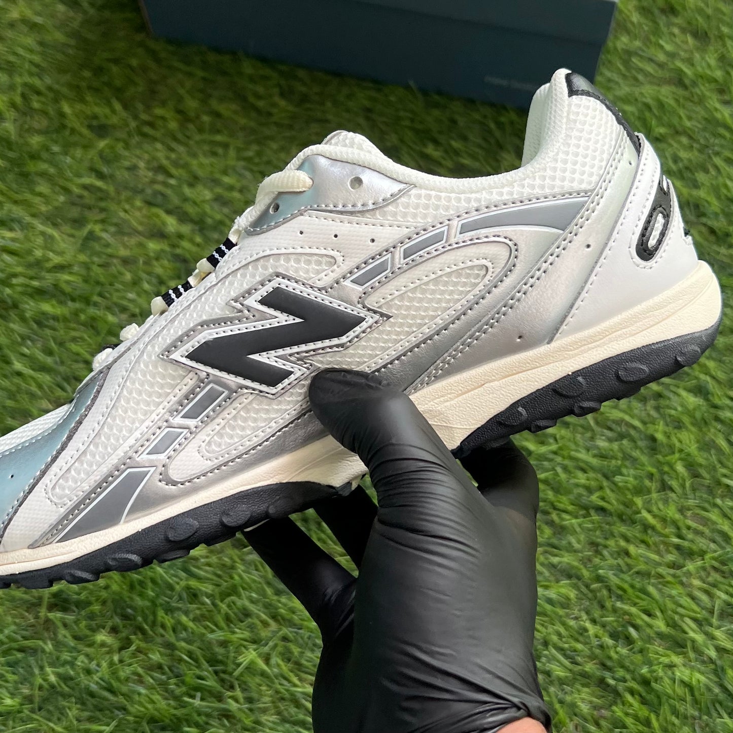New Balance 204L “Silver Metallic Black”