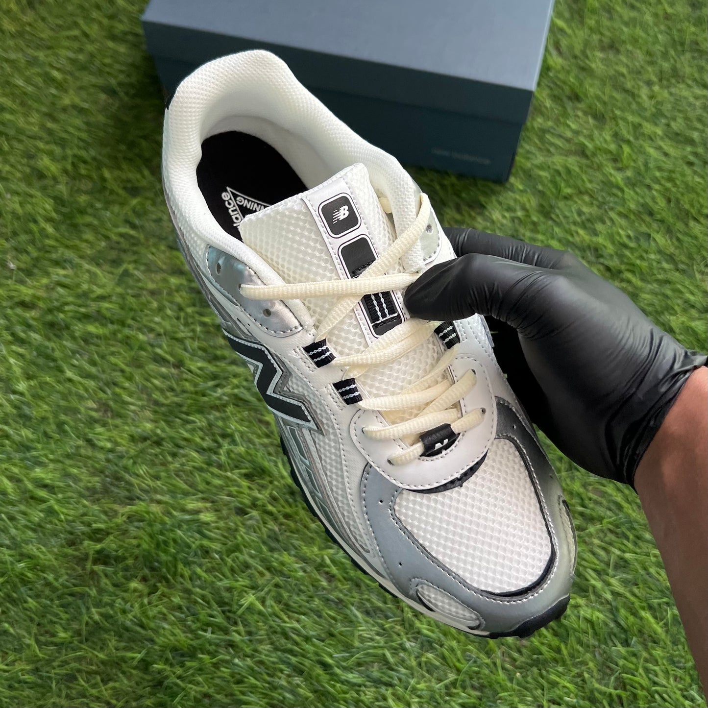 New Balance 204L “Silver Metallic Black”