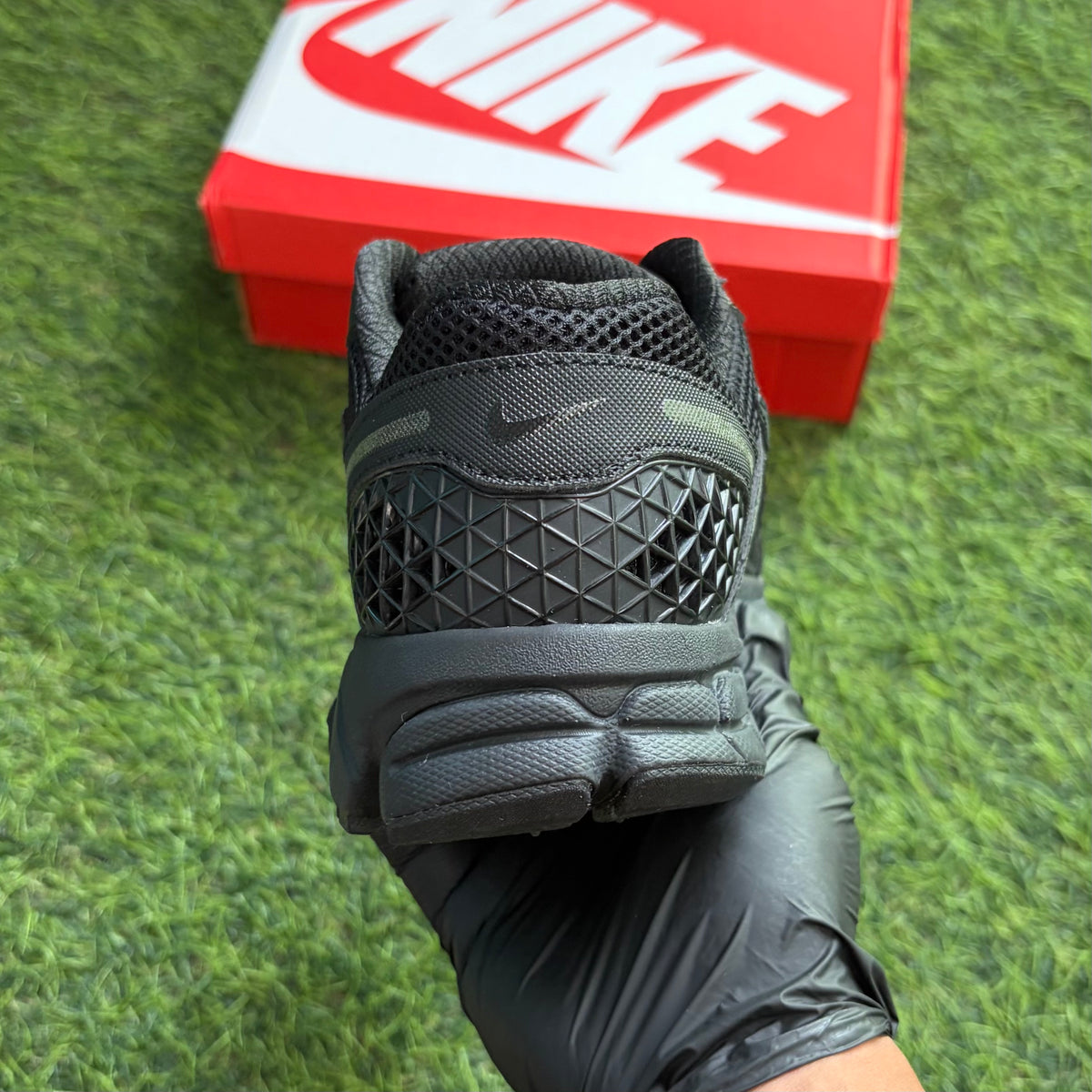 Nike Zoom Vomero 5 "Triple Black"
