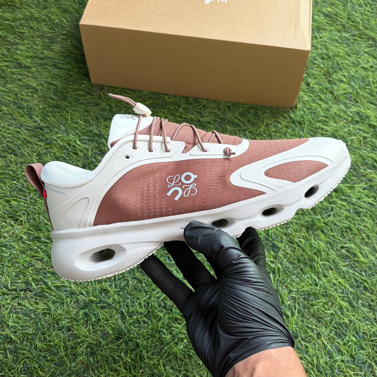 On Running Cloudsolo LOEWE Black Eggshell “Taupe”