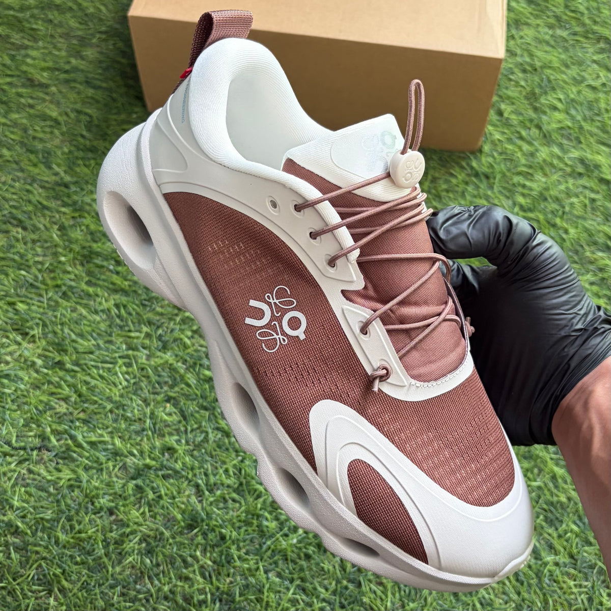 On Running Cloudsolo LOEWE Black Eggshell “Taupe”