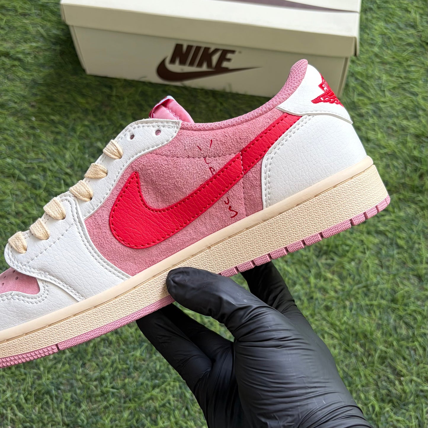 Jordan 1 Retro Low OG SP Travis Scott “Sail Tropical Pink”